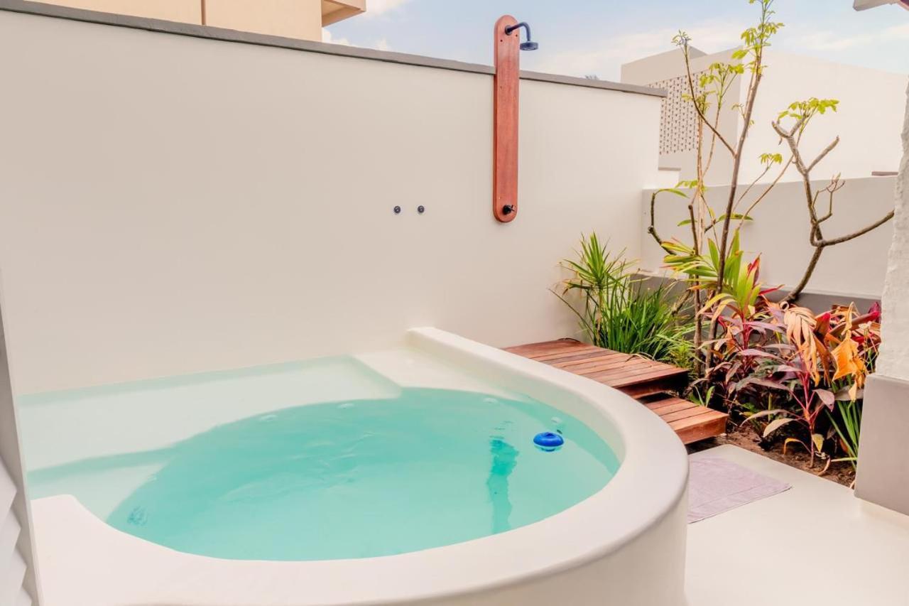 Outro Beach Hotel クムブコ エクステリア 写真